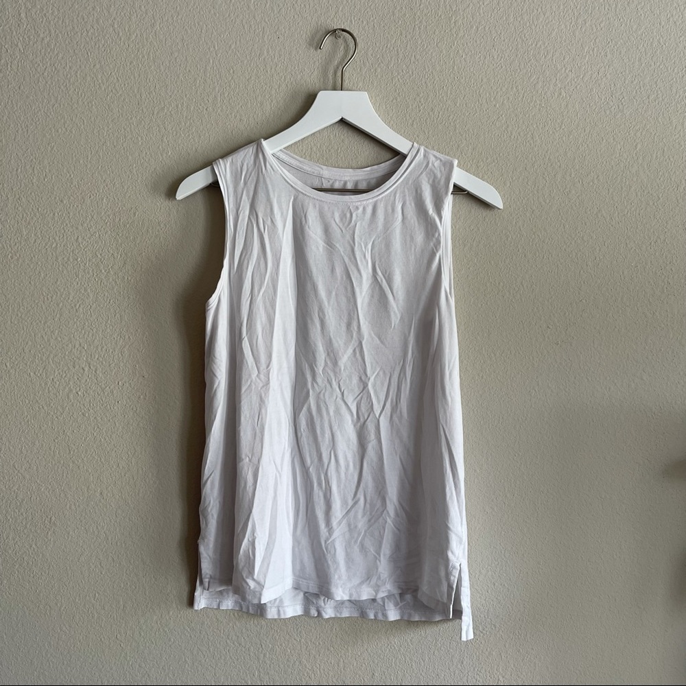 Lululemon• white tank